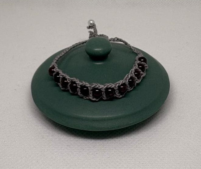 Granat Armband - gehäkelt halb