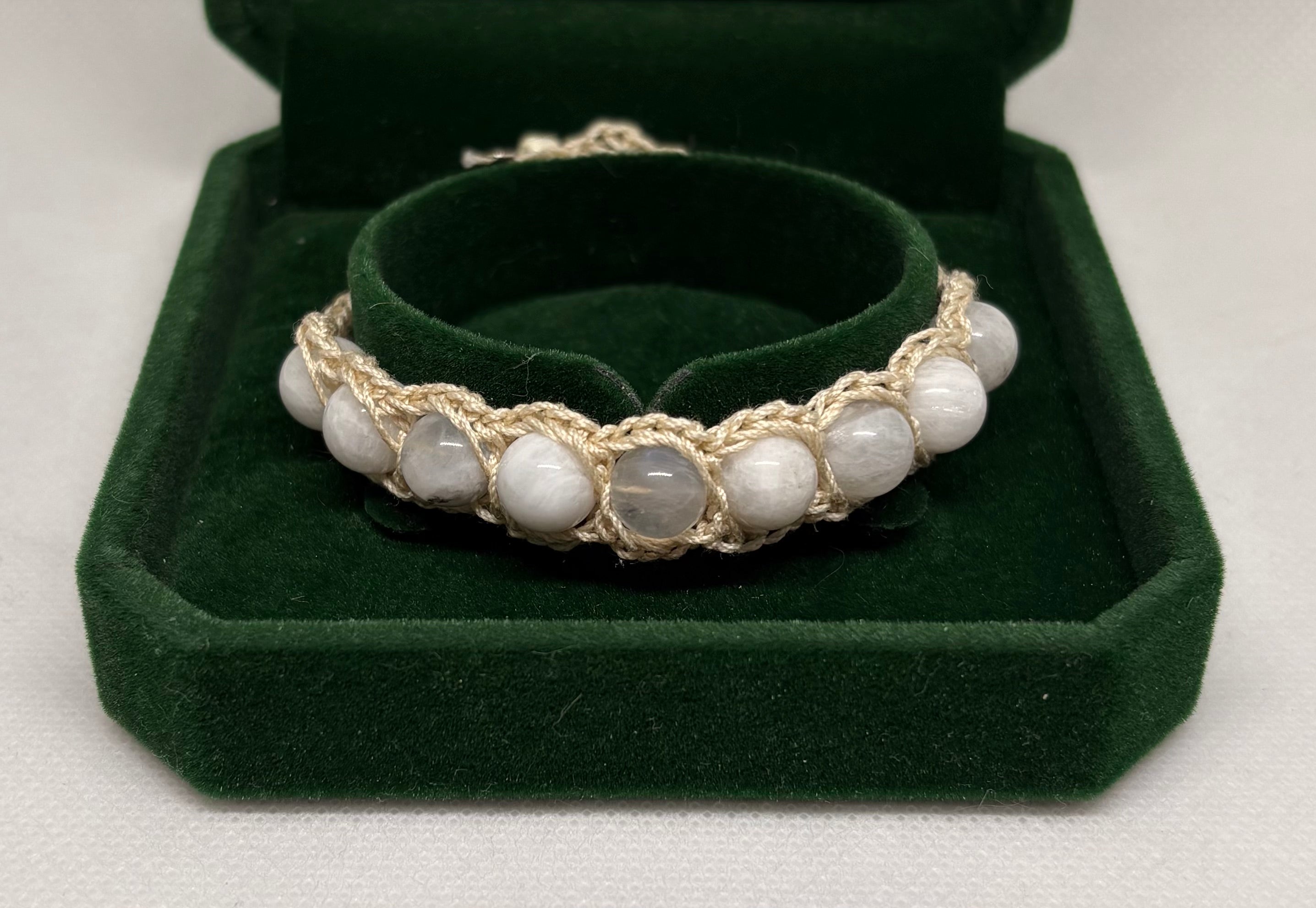 Mondstein Armband - gehäkelt halb