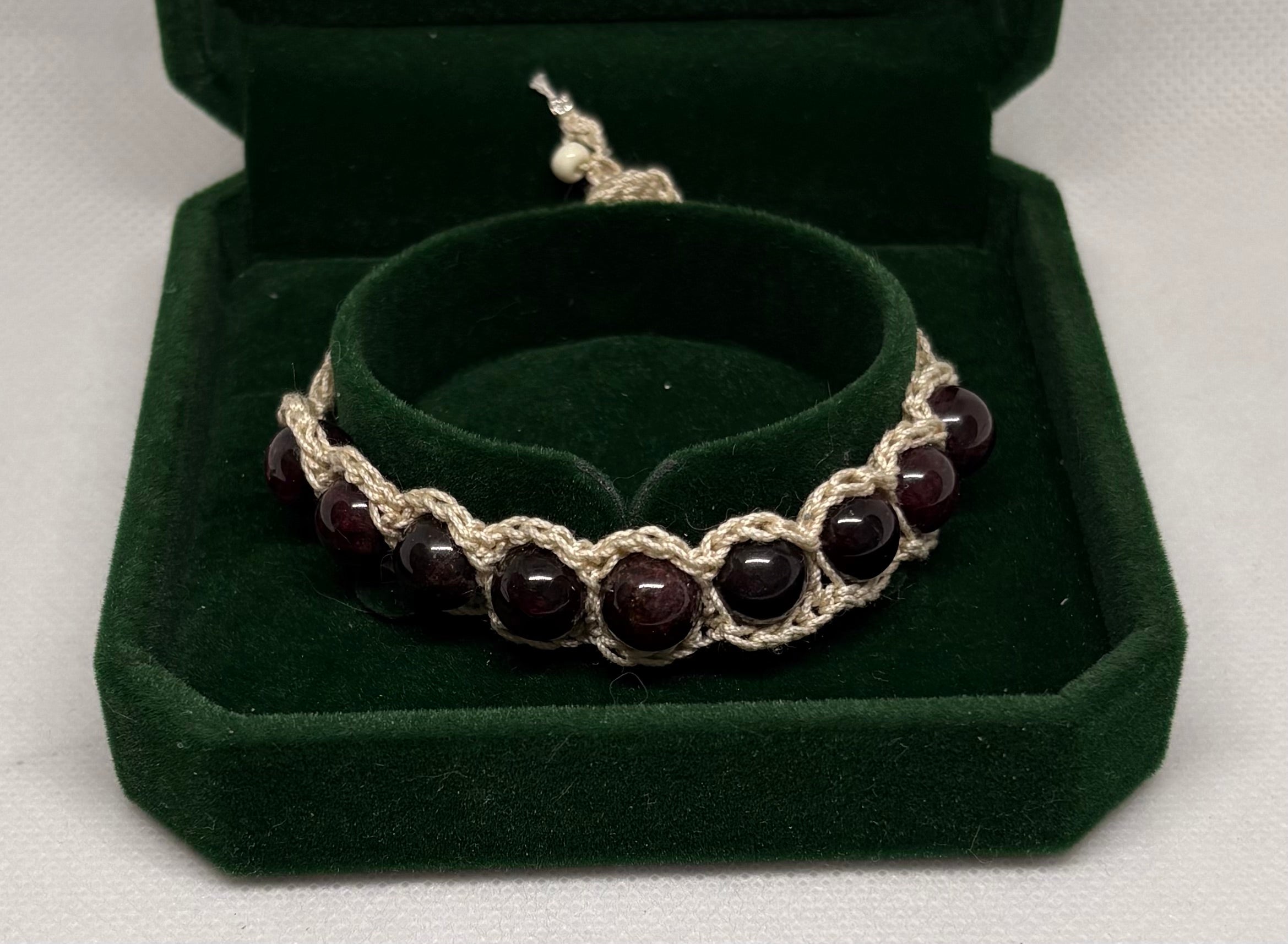 Granat Armband - gehäkelt halb