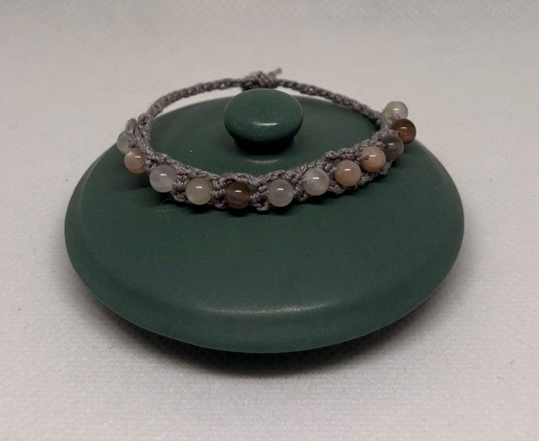 Mondstein Armband - gehäkelt halb
