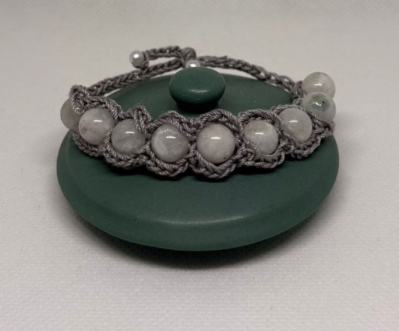 Mondstein Armband - gehäkelt halb